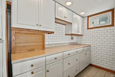 Lake season is finally here. Built in 1921, this cottage is full - photo 7