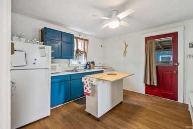 Enjoy waterfront living with this adorable 2-bedroom, 1-bath - photo 6