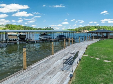 Welcome to lake living at its finest in the gated waterfront - photo 3
