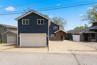 Enjoy stunning lake views from this beautifully updated Sylvan - photo 3