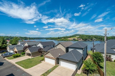 Welcome to lake living at its finest in the gated waterfront - photo 8