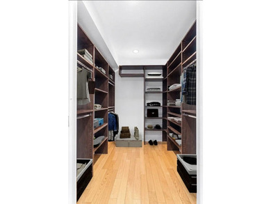 Welcome to this beautifully renovated 3-bedroom, 2-bathroom home - photo 9
