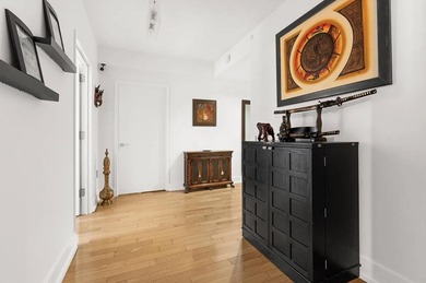 Welcome to this beautifully renovated 3-bedroom, 2-bathroom home - photo 10