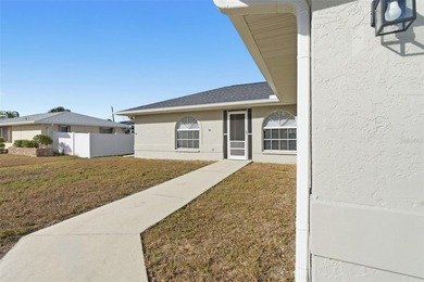 Welcome to this well-appointed 3-bedroom, 2-bathroom Port - photo 3