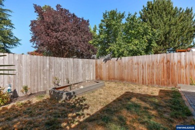 Beautiful well kept home with an open and spacious feel! large