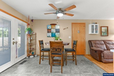 Beautiful well kept home with an open and spacious feel! large