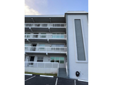 Gorgeous Marina and Coastal Views! 2 Bedroom and 1/2 (1/2 can be - photo 33