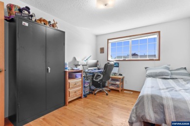 Beautiful well kept home with an open and spacious feel! large