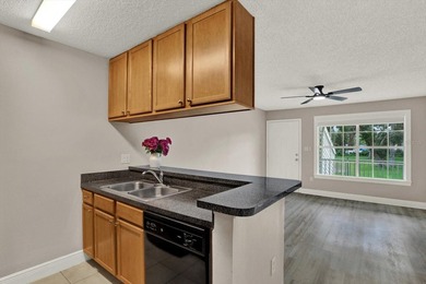Absolutely beautiful top floor 1-bedroom 1-bath unit ready to - photo 10