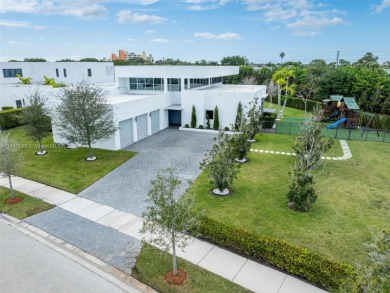 (private lake, pond, creek) Home For Sale in Weston Florida