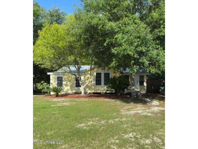 Charming Beach Cottage is full of charm and character. Situated - photo 1