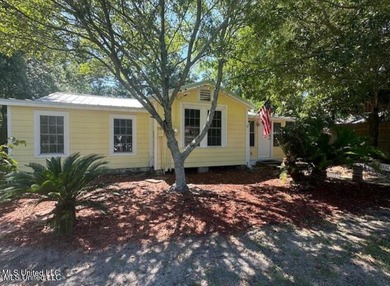 Charming Beach Cottage is full of charm and character. Situated - photo 2