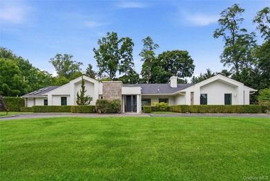 ROSLYN HARBOR. Beautifully positioned on a private, park-like - photo 1