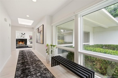 ROSLYN HARBOR. Beautifully positioned on a private, park-like - photo 4