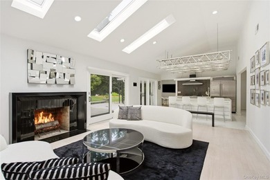 ROSLYN HARBOR. Beautifully positioned on a private, park-like - photo 6