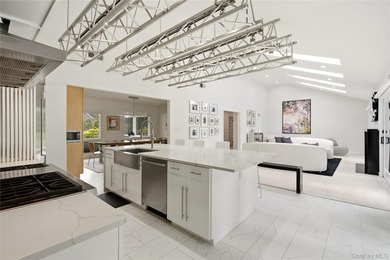 ROSLYN HARBOR. Beautifully positioned on a private, park-like - photo 10