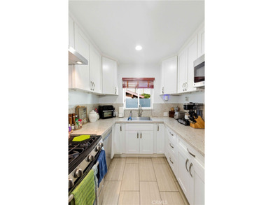 Welcome to 618 W 21st Street, a beautifully upgraded 2-bedroom - photo 8