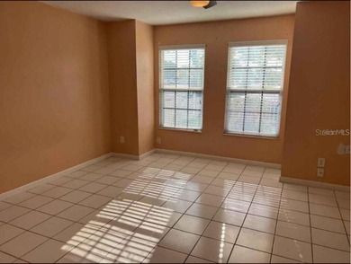 Welcome to this beautifully maintained 3-bedroom, 2.5-bathroom - photo 8