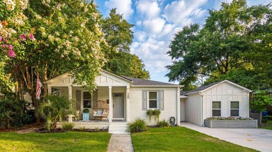 Welcome to 29 Campbell Drive, a truly one-of-a-kind designer - photo 1