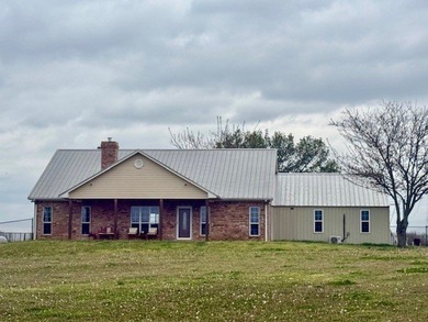 Welcome to the move-in ready HOBBY FARM located just north of - photo 1