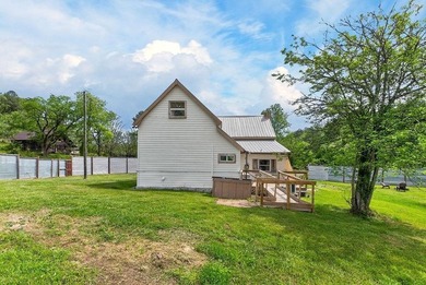 Nestled on nearly an acre, this charming three-bedroom - photo 31