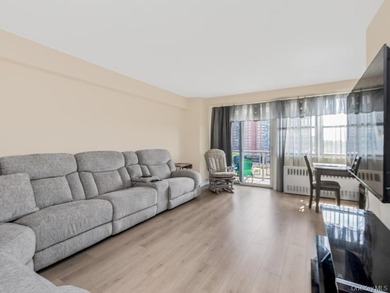 Great Opportunity to own this gorgeous 1 Bedroom 1 Bath co op - photo 2