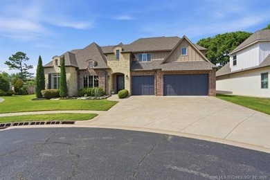 Custom home built by Burton Homes in 2016, this stunning brick - photo 3