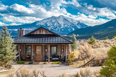 Discover a rare family compound opportunity set on 4.4 - photo 11