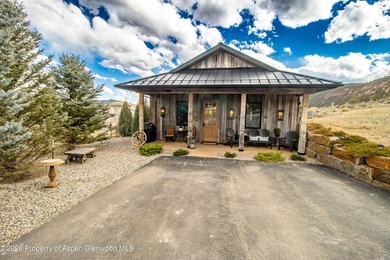 Discover a rare family compound opportunity set on 4.4 - photo 12