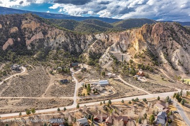 Discover a rare family compound opportunity set on 4.4 - photo 14