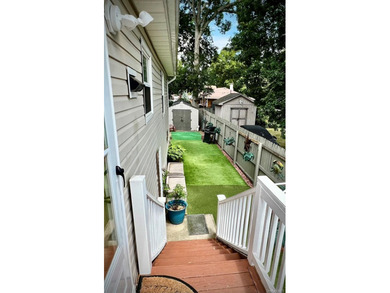 Beautifully maintained 3BR, 1BA home with cathedral ceilings in - photo 8