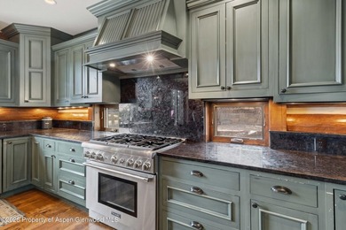 Discover a rare family compound opportunity set on 4.4 - photo 31