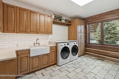 Discover a rare family compound opportunity set on 4.4 - photo 33