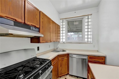 New Price, New Opportunity!! Beautiful solid brick single-family - photo 14
