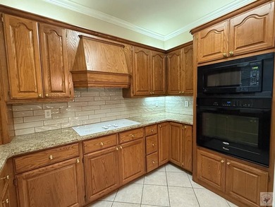 Beautiful Brick Home on 0.40 Acres in Maud, TX Welcome to this - photo 15