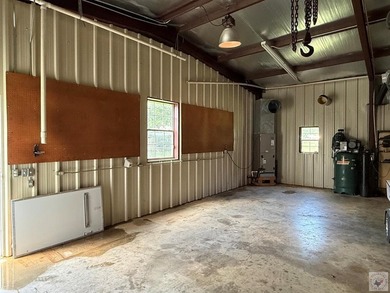 Beautiful Brick Home on 0.40 Acres in Maud, TX Welcome to this - photo 27
