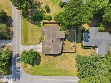 Welcome home to 804 Plantation Drive, where comfort, convenience - photo 29