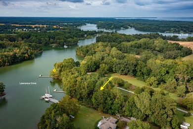 Experience the tranquility of waterfront living on this - photo 4