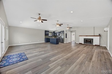 Vaulted ceilings, natural light, and quick lake access. This is - photo 4