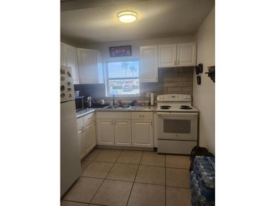 1 bedroom 1.5 bath condo in Dudley West off of Cresthaven Blvd - photo 4