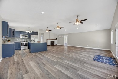 Vaulted ceilings, natural light, and quick lake access. This is - photo 5