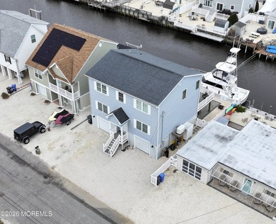 Stunning newer construction waterfront home in sought after - photo 4