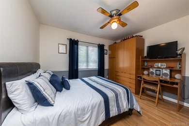 Custom-built Oceanside Colonial with 4 bedrooms, 2.5 baths and - photo 11