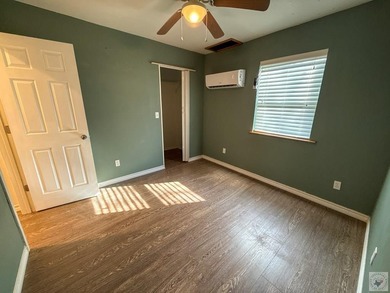 Spacious 4 bedroom 3 bath home, recently updated nestled on 25 - photo 12