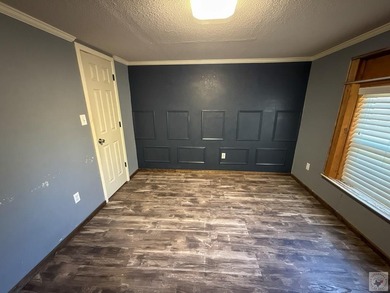 Spacious 4 bedroom 3 bath home, recently updated nestled on 25 - photo 14