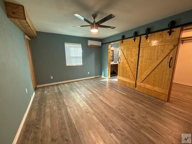 Spacious 4 bedroom 3 bath home, recently updated nestled on 25 - photo 16