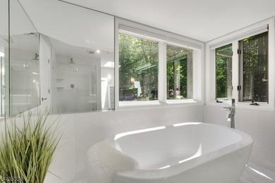 Incredible private retreat positioned on over 10 acres of land - photo 17