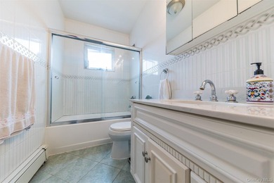 Custom-built Oceanside Colonial with 4 bedrooms, 2.5 baths and - photo 17