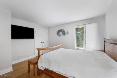 Incredible private retreat positioned on over 10 acres of land - photo 19