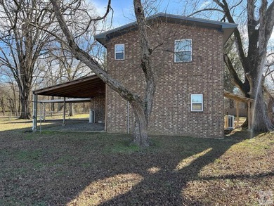 Spacious 4 bedroom 3 bath home, recently updated nestled on 25 - photo 20